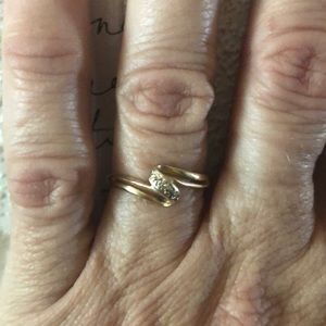 14kt. Gold ring w 4 tiny chipped diamonds.